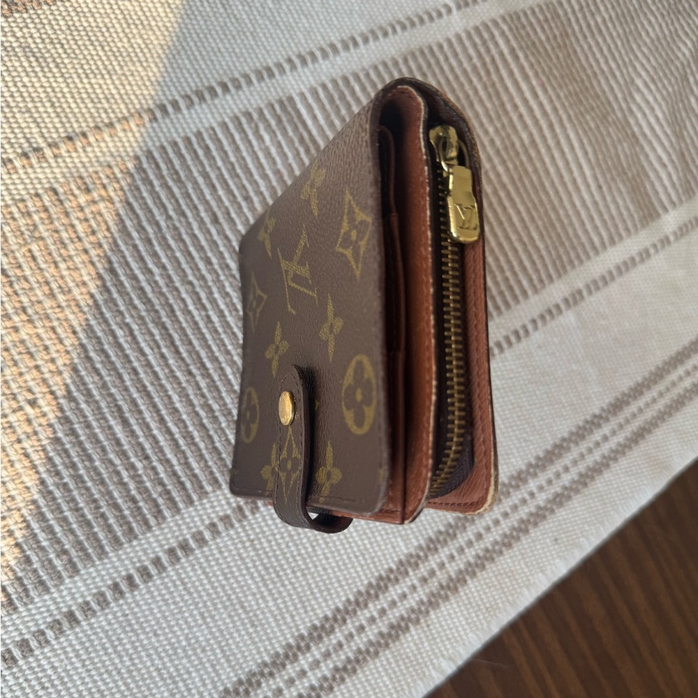 Louis Vuitton Two Way Snap and Zip Monogram Wallet - Picture 6 of 8